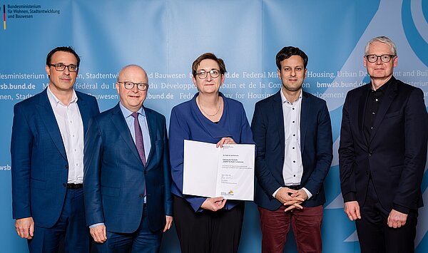Urkundenübergabe