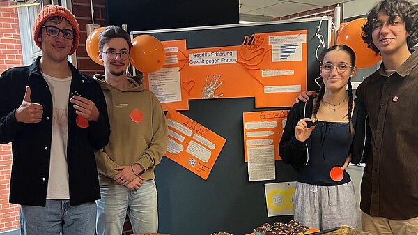 Schüler*innen der Carl-Engler-Schule am Tag gegen Gewalt an Frauen 