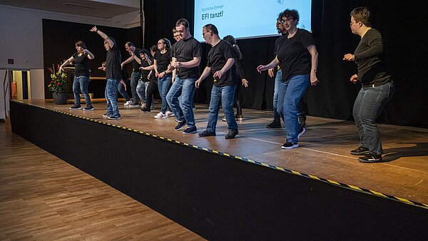 Die Tanzgruppe vom Verein Eltern und Freunde für Inklusion (EFI).