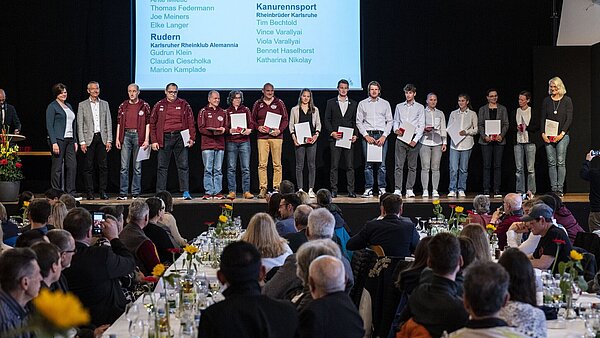 Verleihung der Medaillen für besondere sportliche Leistungen in den Bereichen Kayak (Kanuclub Maxau Karlsruhe), Rudern (Karlsruher Rheinklub Alemannia), Rudern (Karlsruher Ruderverein Wiking) und Kanurennsport (Rheinbrüder Karlsruhe).