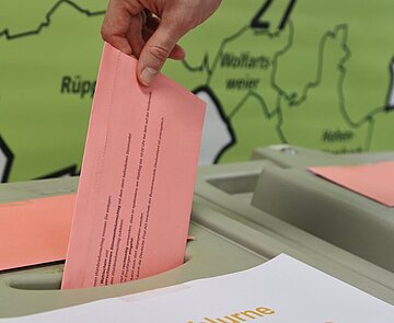 Briefwahl 2021 Landtagswahl; Symbolbilder
Briefwahlurne, Briefwahl-Postkasten