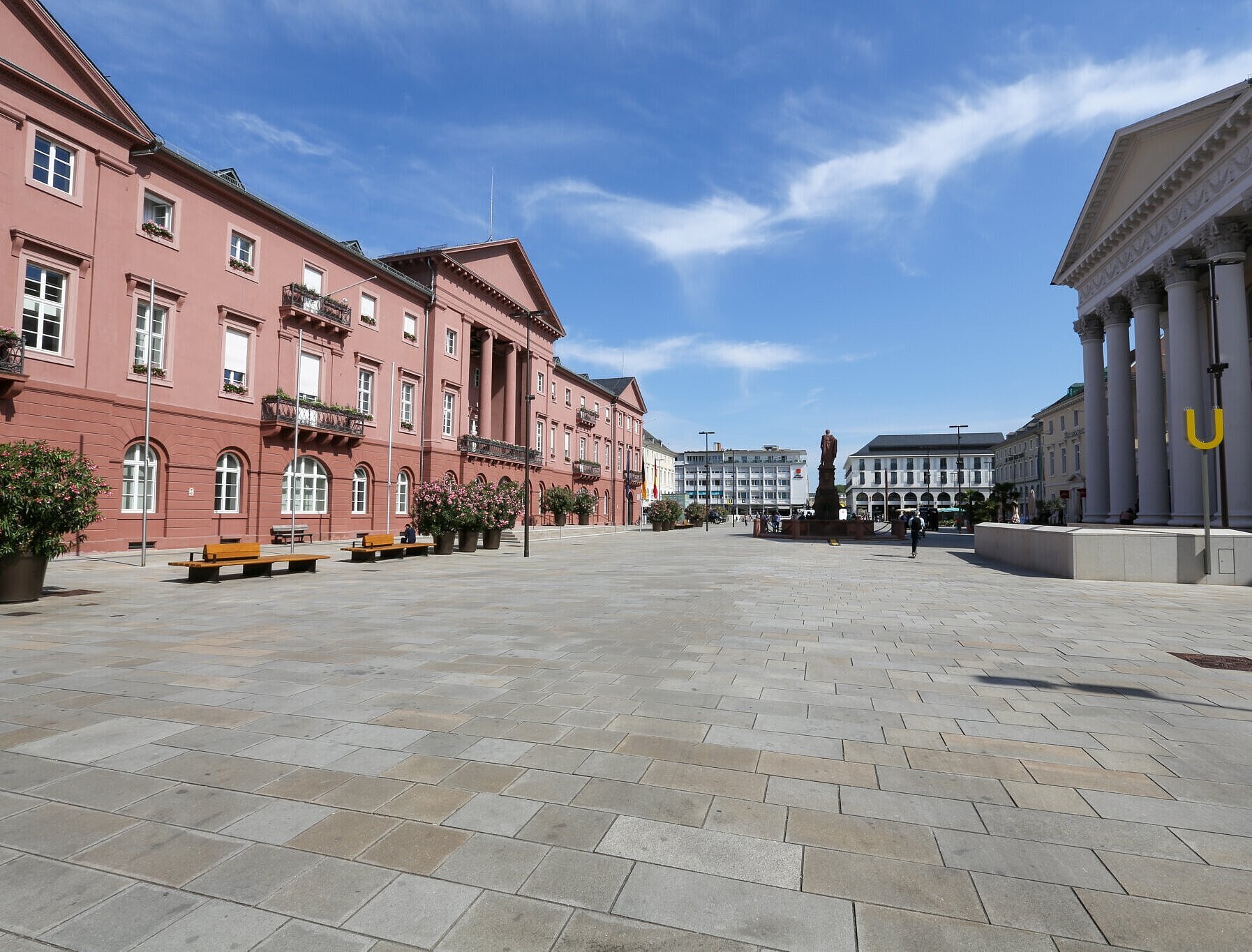 Marktplatz Impressionen Marktplatz mit Rathaus