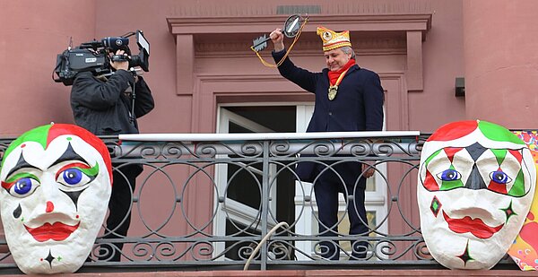 Fastnacht 2021 Schlüsselrückgabe an OB Karnevalsverein gibt den Rathausschlüssel zurück.