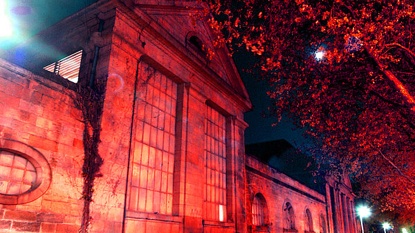 Alter Schlachthof Beleuchtetes Gebäude