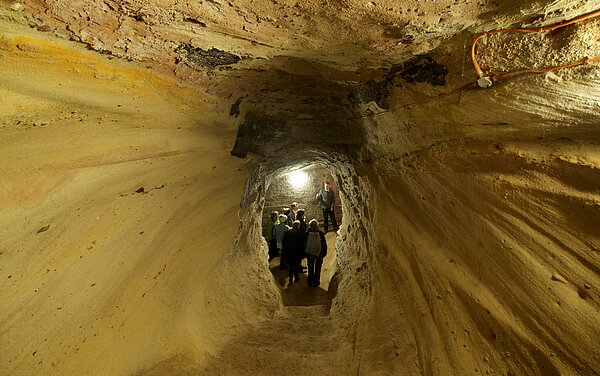 Die berühmteste Sandstein-Höhle, "Mortimer's Hole", mit ihrer legendenumrankten Vergangenheit, ist unter Nottingham Castle zu finden.
