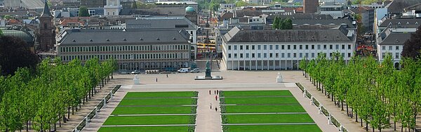 Schlossplatz von oben Richtung Innenstadt Schlossplatz von oben Richtung Innenstadt