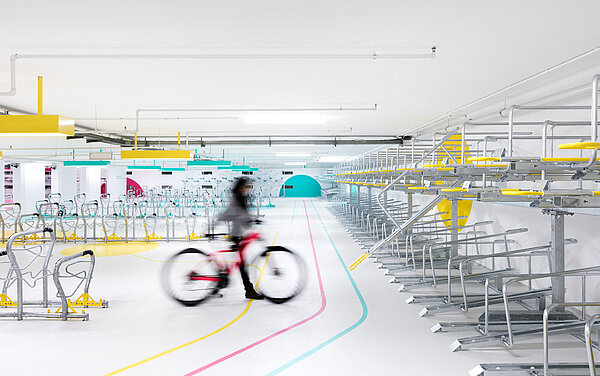 Fahrradstation Hauptbahnhof Süd Das Foto zeigt das Fahrradparkhaus Süd am Hauptbahnhof.