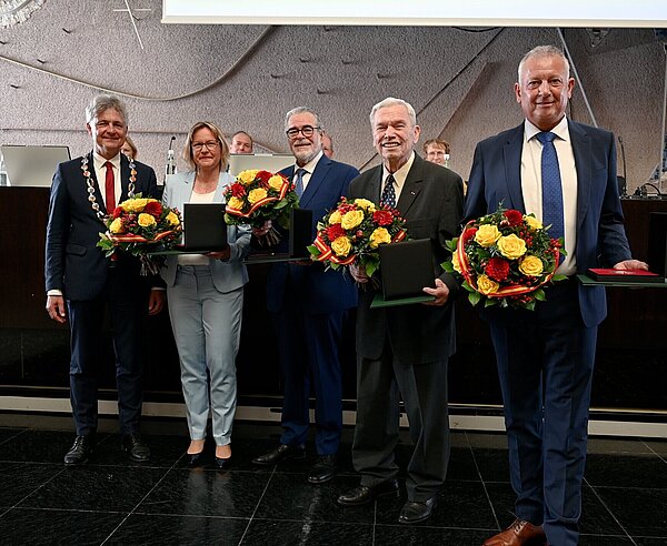 Verleihung der Ehrenmedaillen im Gemeinderat Verleihung der Ehrenmedaille der Stadt Karlsruhe für 25jährige Mitgliedschaft im Gemeinderat
