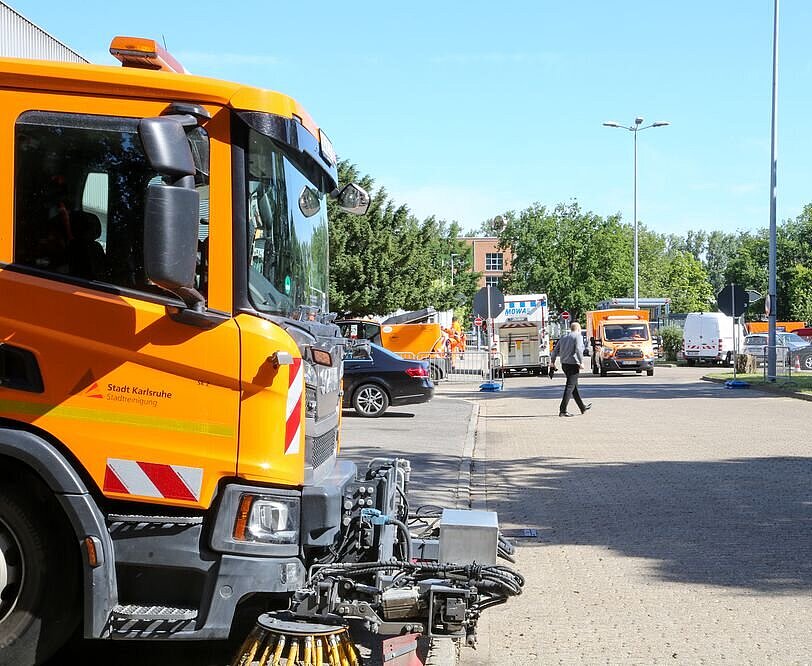 „Team Sauberes Karlsruhe“ soll künftig nicht nur die Stadtreinigung beschreiben, sondern das gesamte Repertoire des Amts für Abfallwirtschaft und steht vor allem für eine saubere Leistung. Foto: Enderle