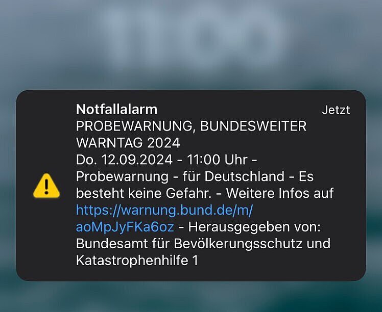 Screenshot eines iPhone-Bildschirms mit Probewarnung des Bundesamts für Bevölkerungsschutz und Katastrophenhilfe