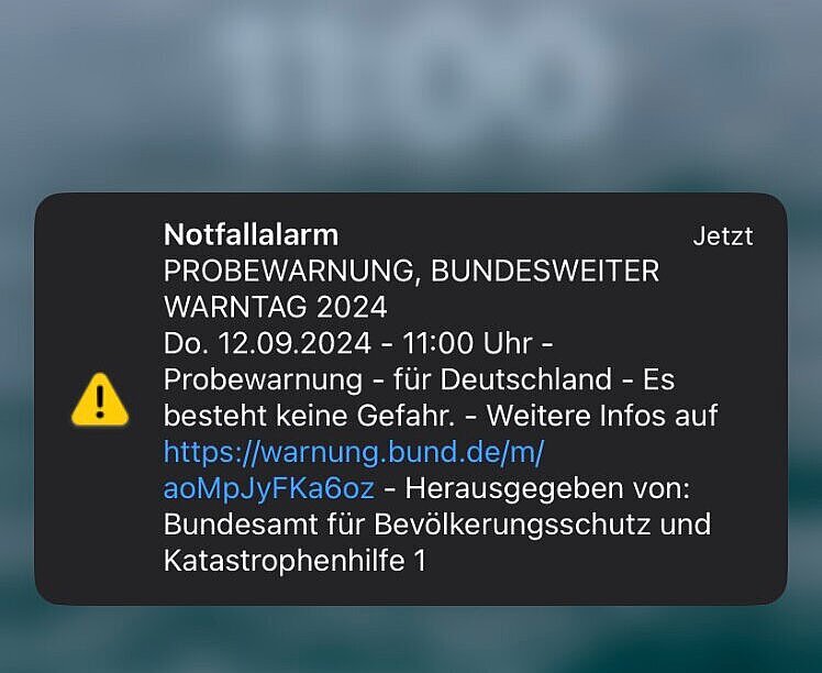 Warntag 2024 Screenshot eines iPhone-Bildschirms mit Probewarnung des Bundesamts für Bevölkerungsschutz und Katastrophenhilfe