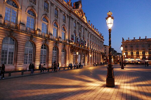 Place Stanislas in Nancy Die Place Stanislas ist der zentrale Hauptplatz der Karlsruher Partnerstadt Nancy
