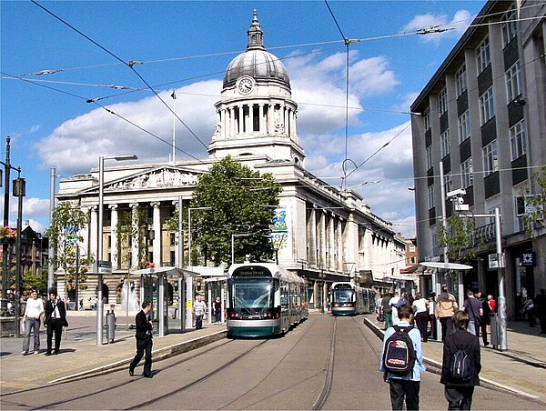 Council House Nottingham Council House in Nottingham mit Straßenbahn