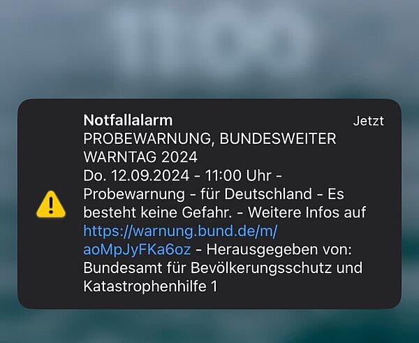 Warntag 2024 Screenshot eines iPhone-Bildschirms mit Probewarnung des Bundesamts für Bevölkerungsschutz und Katastrophenhilfe