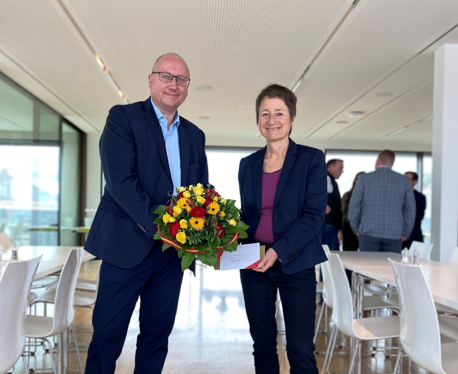 Verabschiedung Olaf Backhaus Olaf Backhaus wird am 15. März von Bürgermeisterin Bettina Lisbach als Amtsleiter des Team Sauberes Karlsruhe feierlich verabschiedet.