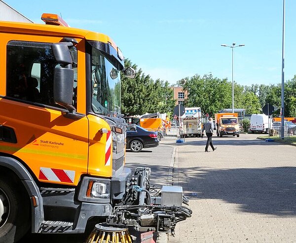 „Team Sauberes Karlsruhe“ soll künftig nicht nur die Stadtreinigung beschreiben, sondern das gesamte Repertoire des Amts für Abfallwirtschaft und steht vor allem für eine saubere Leistung. Foto: Enderle