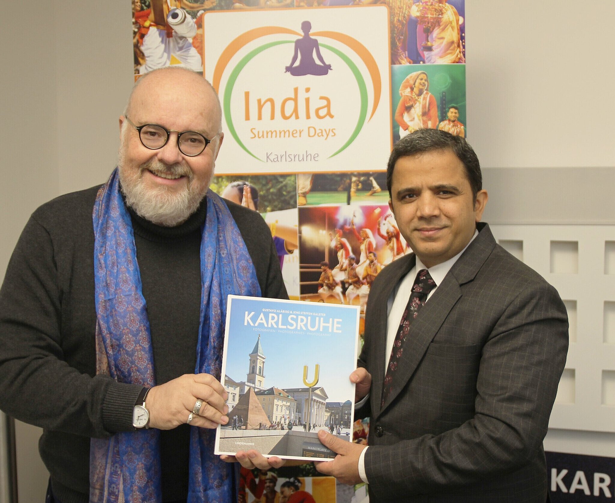 Informationsbesuch von indischem Konsul Informationsbesuch: KME-Geschäftsführer Martin Wacker (links) begrüßte Konsul Kailash Chander Bhatt.