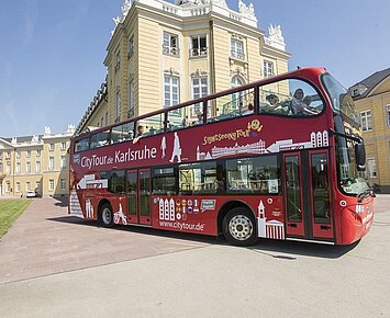 Tour mit dem roten Doppeldeckerbus Tour mit dem roten Doppeldeckerbus