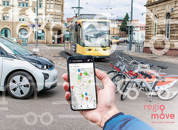 regiomove Pressebild regiomove - Pressebild mit Darstellung der regiomove App und der Anwendungsmöglichkeiten.