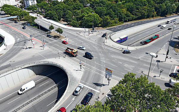 Die Abbildung zeigt eine Autobahnkreuzung
