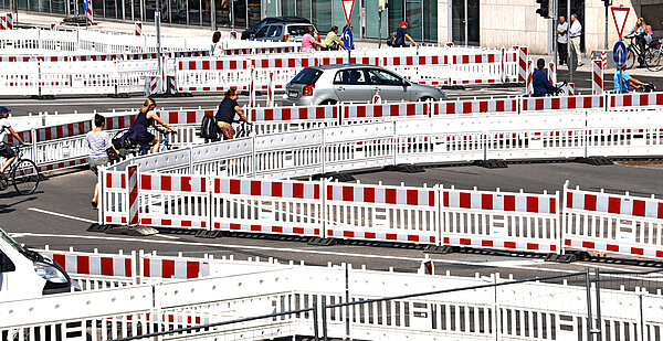 Bauablauf und Baustellenverkehrsführung Die Abbildung zeigt eine Baustellenverkehrsführung.
