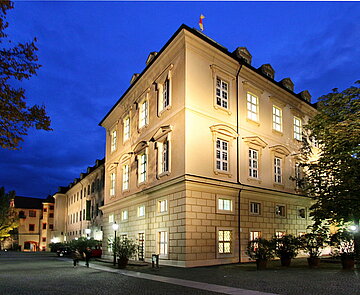Karlsburg bei Nacht