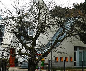 Kunst am Bau Gebäude in Form einer Katze