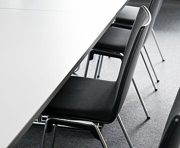 Sitzung Symbolfotos Tischrunde im kleinen Sitzungssaal