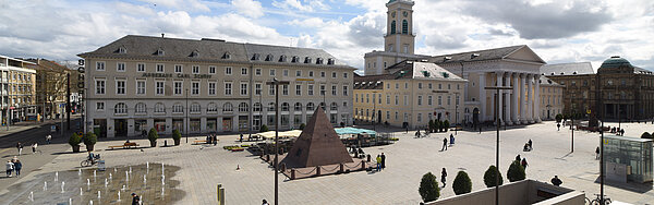 Marktplatz der Stadt Karlsruhe Marktplatz der Stadt Karlsruhe