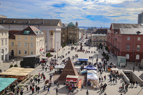 Pyramidenmarkt.