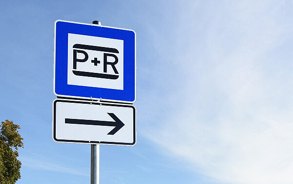 Park and Ride Das Foto zeigt ein Park and Ride Schild.