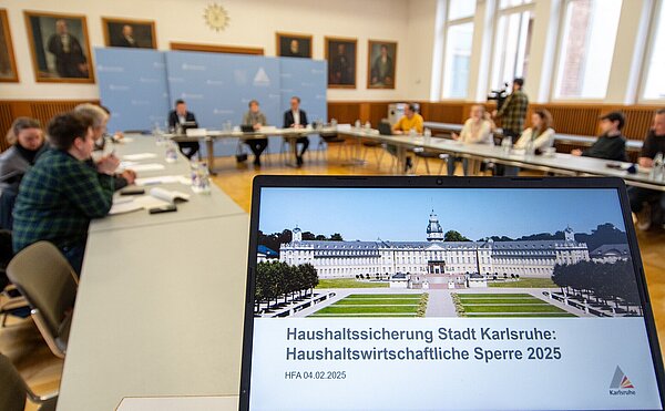 Haushaltssperre Pressekonferenz zum Thema Haushaltssperre im Großen Sitzungssaal des Rathauses am Marktplatz.