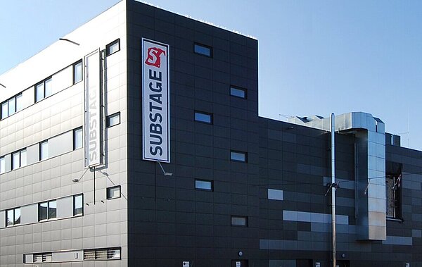 Substage Das Substage mit davor parkenden Autos