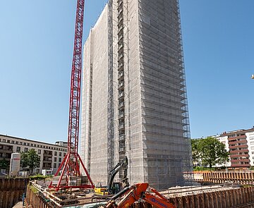 Abriss Landratsamt, Hochhaus Landratsamt, Hochhaus  - ehem. Badenwerk-Hochhaus. Abriss des Gebäudes, Stand Juli 2024
