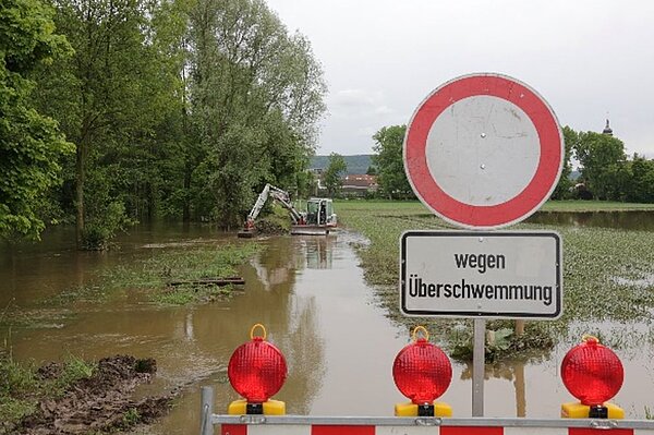 Das Bild zeigt eine Hochwasserszene.