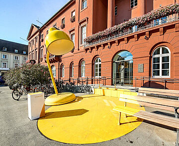 Foto Lampe vor dem Rathaus