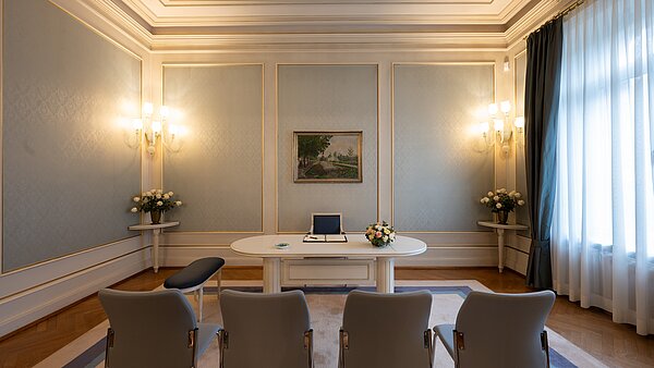 Das Foto zeigt das Klassizistische Zimmer im Haus Solms