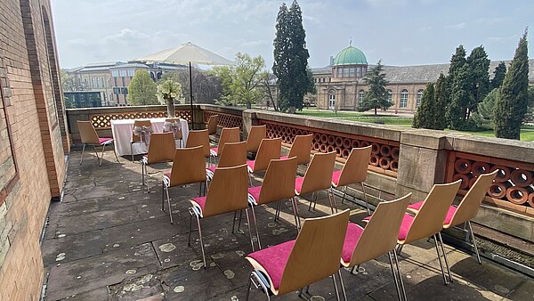 Das Bild zeigt den Balkon vom Torbogensaal