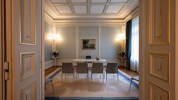 Das Foto zeigt das Klassizistische Zimmer im Haus Solms