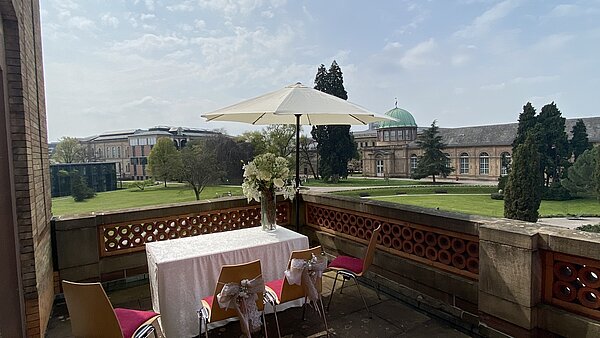 Das Bild zeigt den Balkon vom Torbogensaal