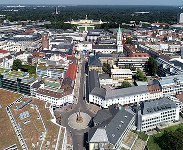 Luftbild vom Rondellplatz mit Blick auf das Schloss.
