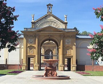 Haupteingang des Hauptfriedhofs Karlsruhe