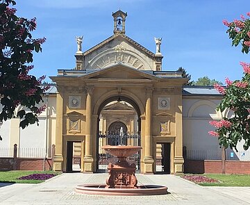 Haupteingang des Hauptfriedhofs Karlsruhe