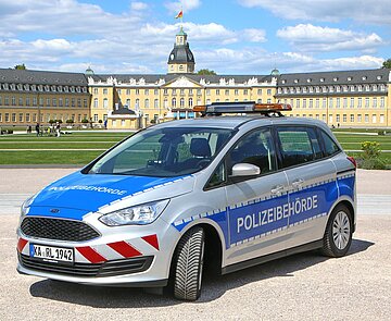 Das Foto zeigt ein Dienstfahrzeug des Kommunalen Ordnungsdienstes