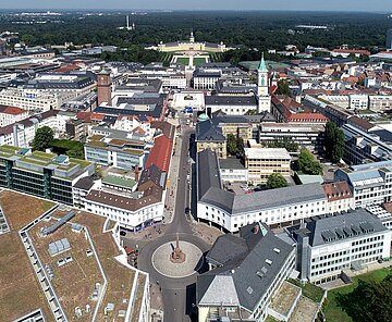 Luftbild vom Rondellplatz mit Blick auf das Schloss.