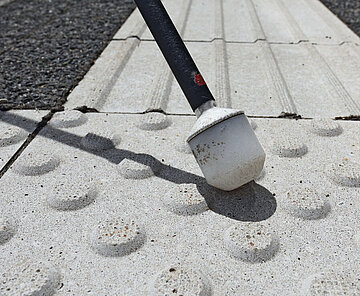 Barrierefrei mobil - Das Foto zeigt eine Taktile Leitfläche.