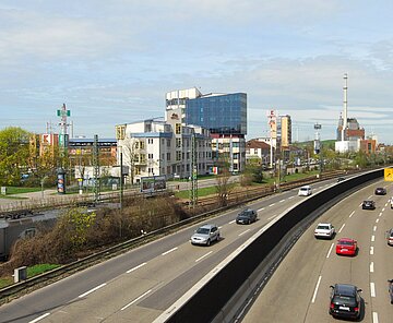 Das Foto zeigt Autoverkehr