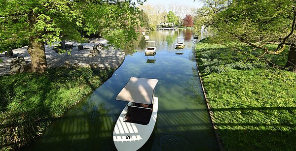 Das Foto zeigt eine Gondoletta im Zoologischer Stadtgarten.