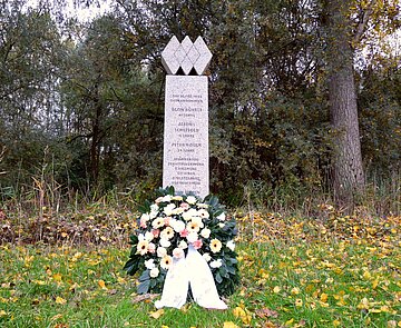 Gedenkstein für das Bootsunglück am Rheinufer