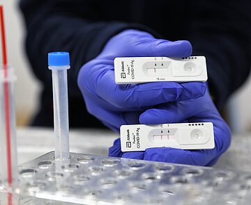 Corona Schnelltest für Altenheim-Besuche

